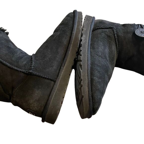 UGG WOMENS Bailey Button Short Boots Size 7 Black Sheepskin Suede Winter Warm - Picture 11 of 13